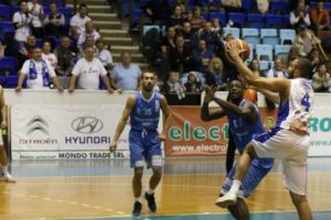 Baschetbaliştii, din nou echipă de doar o repriză