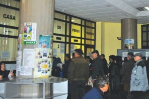 Zeci de mii de prahoveni trăiesc din pensia socială minimă garantată
