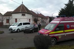FOTO. Accident în Titulescu. Femeie rănită la gât