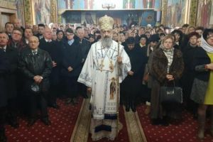 ÎPS Irineu, în mijlocul credincioşilor din parohia Târgu-Mureş XIII