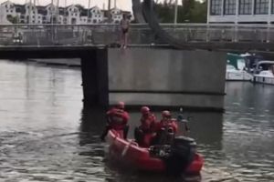 Un român stabilit în Marea Britanie ameninţă că se aruncă de pe un pod! Reacţia REVOLTĂROARE a britanicilor