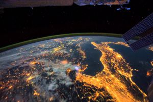 Este OFICIAL! Are NOUĂ TONE şi se va PRĂBUȘI pe Pământ!