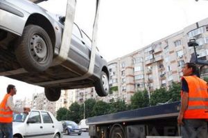 Din primăvară vor fi ridicate maşinile parcate aiurea
