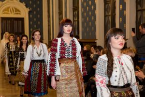 CENTENARUL UNIRII: Prima mare sărbătoare a portului tradiţional românesc de la Galaţi