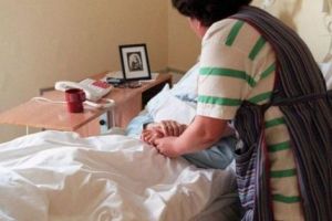 Îngrijirea medicală la domiciliu – Un serviciu gratuit de care au parte prea puţini bolnavi