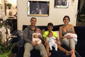 Cristiano Ronaldo le dezvăluie fanilor fotografii uimitoare cu FAMILIA sa şi VILA somptuoasă în care trăieşte la Madrid / GALERIE FOTO 