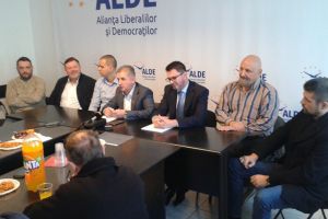 Se ÎNGROAŞĂ GLUMA! Cine a făcut pasul spre ALDE (FOTO)