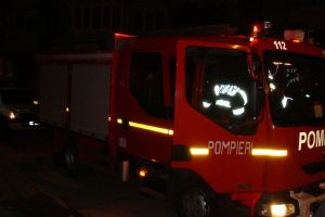 Au tras o sperietură zdravănă după ce şi-au pus bradul pe foc. A chemat pompierii