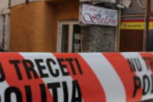 Jaf în stil italian şi la bijuteria de la Intim! Au găurit tavanul cu picamerul şi au fugit cu 1 kg de aur!