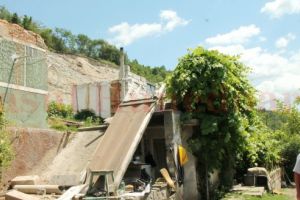 Lovitură pentru familia uitată „între drumuri”. CNAIR a propus exproprierea totală, pentru suma de 38.000 de lei. Aproape jumătate, faţă de cât a stabilit instanţa că valorează terenul, în 2015