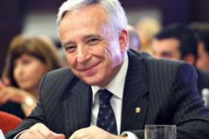 Mugur Isărescu susţine că euro va fluctua cu 5%