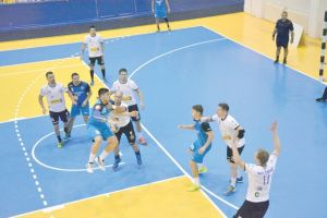 Nu are pe cine să antreneze!