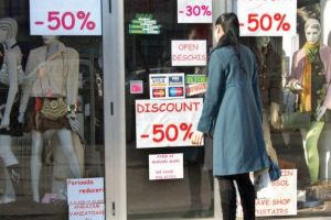 Protecţia Consumatorilor e pe felie: Sezonul reducerilor – chilipir sau păcăleală?