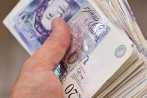 DEZASTRU în UK. Lira sterlină se prăbuşeşte