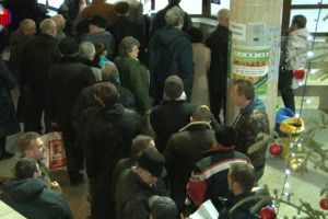 Aglomeraţie la ghişeele Primăriei Suceava în prima zi de plată a taxelor şi impozitelor