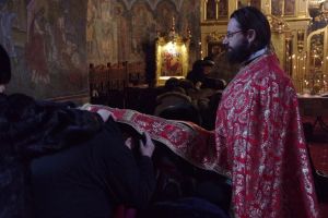 Cum este el şi cum păstrăm dialogul şi comuniunea cu duhovnicul?