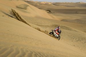 VIDEO. Mani Gyenes trece cu bine de primele obstacole. Povestea etapei a doua din Raliul Dakar
