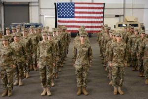 Femeile din armata SUA protestează în faţa Pentagonului. Aflaţi motivul