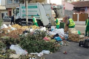 Supărat că oraşul este murdar, primarul Constanţei, Decebal Făgădău, a majorat taxa de salubritate
