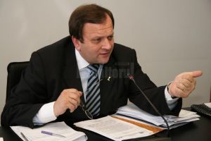 Flutur se declară ”supărat şi indignat” şi cere pedepsirea celor care au greşit ...
