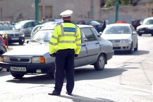 Barbat prins fara permis, la volanul unei masini care avea numere de inmatriculare false