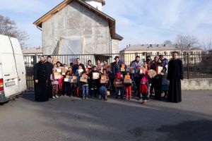 Arhiepiscopia Ramnicului: Alimente oferite credincioşilor din Parohia Colonie Nuci