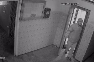 Politistul suspectat ca a agresat sexual doi copii intr-un lift a fost arestat preventiv pentru 30 de zile