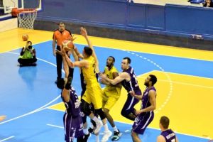 Baschetbaliştii au învins pe Bega