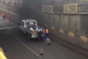 Cluj: Asfalt adus în plasă! In ce tara traim? - VIDEO