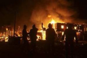 INCENDIU DE PROPORȚII la o hală de produse alimentare de la Topoloveni - VIDEO