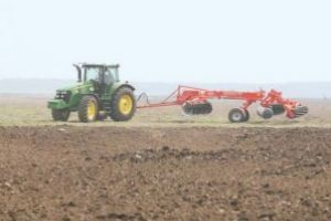 Iarna blândă îi îngrijorează şi pe micii producători: “Dacă vremea asta de primăvară va continua, va fi jale!”