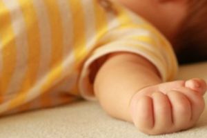 REVOLTĂTOR. Cazul unui bebeluş MORT în SPITAL, IGNORAT o lună de Ministerul Sănătăţii. Cum s-a ajuns aici şi ce EXPLICAȚII există