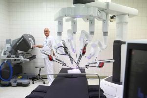 Primul si singurul robot din Romania folosit in chirurgia pediatrica, instalat la Timisoara