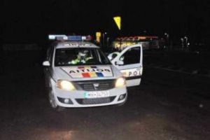 Cluj: Un beţiv s-a plimbat liniştit prin oraş fără ca Poliţia să se grăbească. O familie l-a urmărit cu maşina