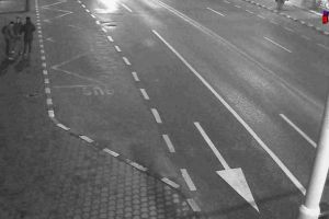 Tineri acostaţi în staţia din centrul Sucevei şi luaţi la bătaie pentru că nu aveau ...