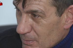 Povestea bărbatului acuzat că a vrut să doarmă cu amanta şi soţia în acelaşi pat, un ...