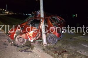 Care este starea celor doi tineri implicati in gravul accident din aceasta noapte din Mamaia Nord. Masina s-a facut praf