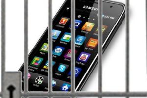 TELEFOANE INTERZISE la ȘCOALĂ! Copiii nu vor mai putea fi DAȚI AFARĂ de la ore