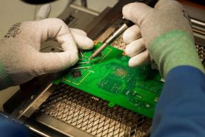 Bitdefender, care produce la sisteme la Satu Mare, i-a impresionat pe americani. Parteneriat cu Netgear