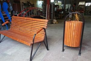 Primăria montează în acest an peste 100 de bănci şi 600 de coşuri de gunoi. Lista investiţiilor