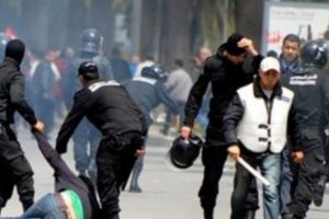 Proteste VIOLENTE în Tunisia, soldate cu un mort şi răniţi. Guvernul ameninţă că ia măsuri dure contra demonstranţilor 