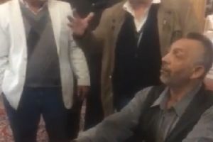 Scandalos: Rom din Ghiroda filmat in timp ce jura si injura sub supravegherea preotului