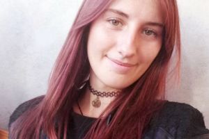 O studentă la jurnalism scrie un roman poliţist