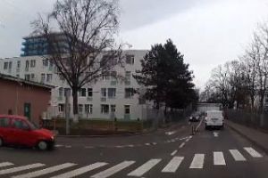 Haos rutier la ieşire de la Auchan Cluj! ”Nu mai dati permise tuturor prostilor” - VIDEO