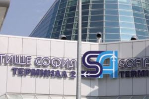 PANICĂ ÎN AEROPORT! Pasagerii au fost EVACUAȚI în urma unei ALERTE CU BOMBĂ