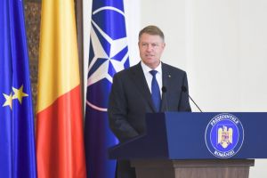 Colegiul «Ferdinand I» din Bacău şi Școala «Ștefan Luchian» din Moineşti, decorate de preşedintele Iohannis