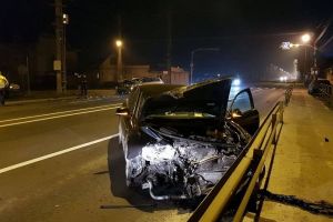 Accident pe Borşului: Un Audi şi un Passat s-au lovit, o persoană a ajuns la spital (FOTO)