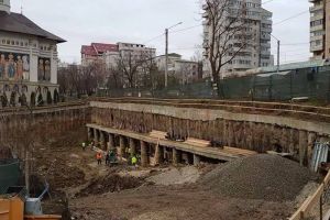 Beciuri vechi de sub şoseaua Nicolina au provocat surparea trotuarului