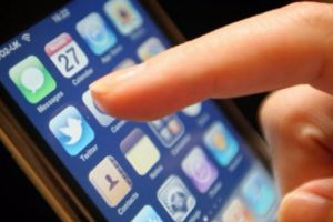 La şcoală: Telefoanele mobile, interzise. Uniformele nu mai sunt obligatorii