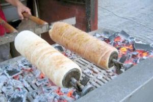 Kurtos kolacs uriaş pentru suporterii echipei FCSB